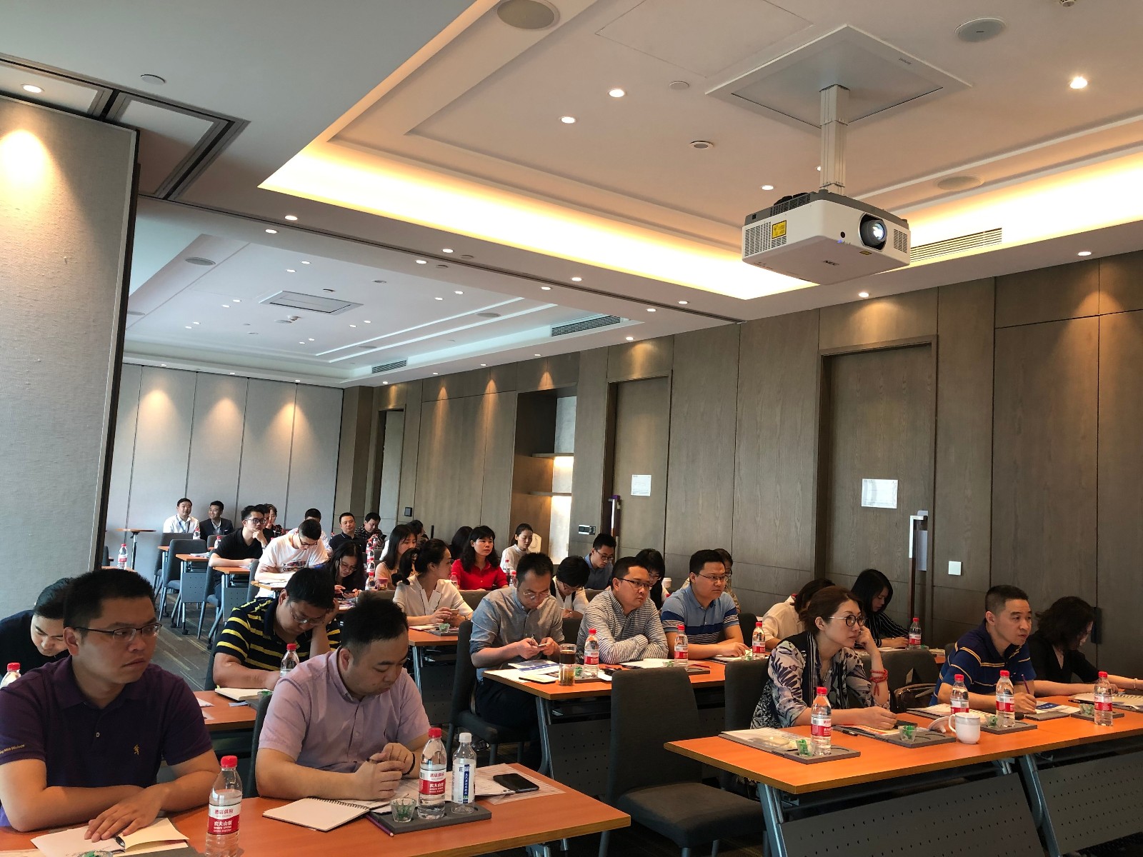 老澳门开门奖结果查询举办干部职工专题培训班